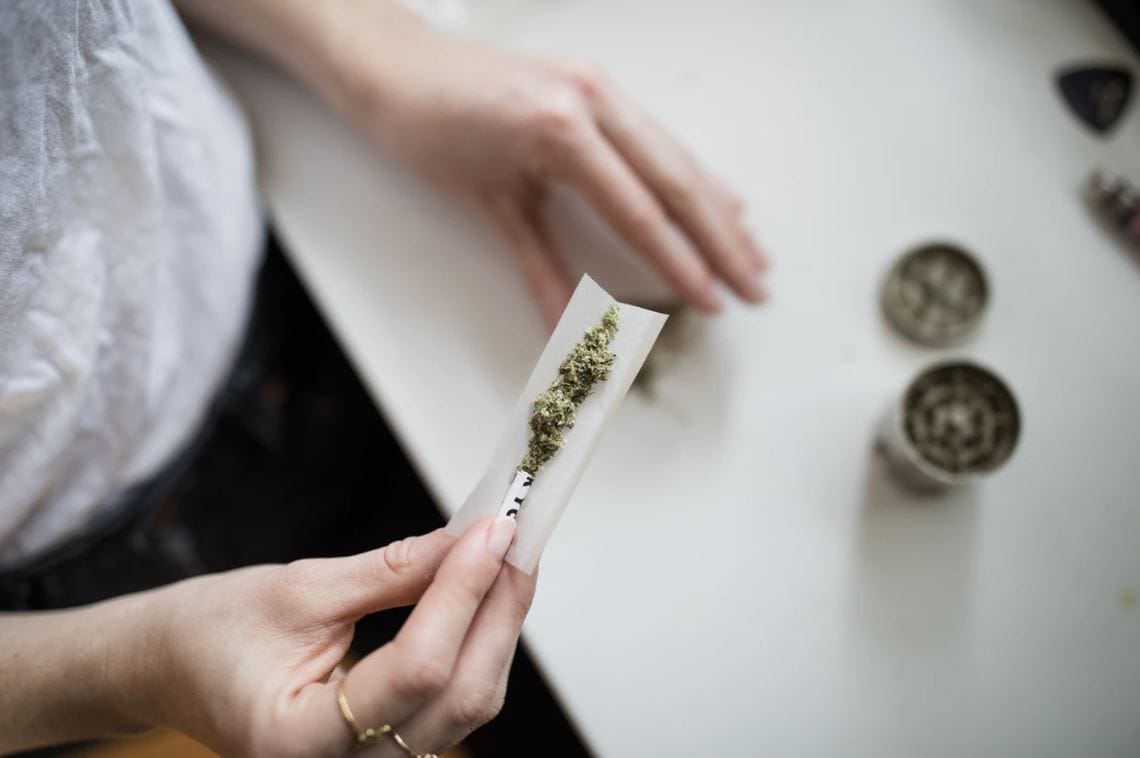 How to Smoke Weed Without Rolling Papers